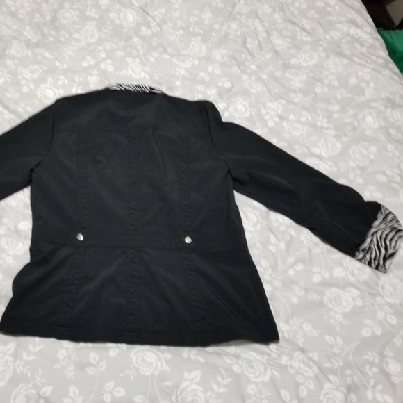 Black/zebra Zenergy by Chico's Light Jacket - Size 0 - Picture 9 of 10